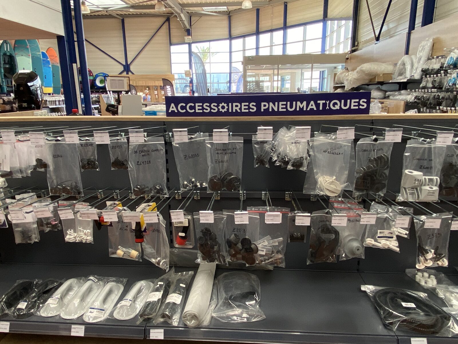 Accessoires pneumatiques — Magasin Cabesto Clinique du Bateau Saint-Cyprien